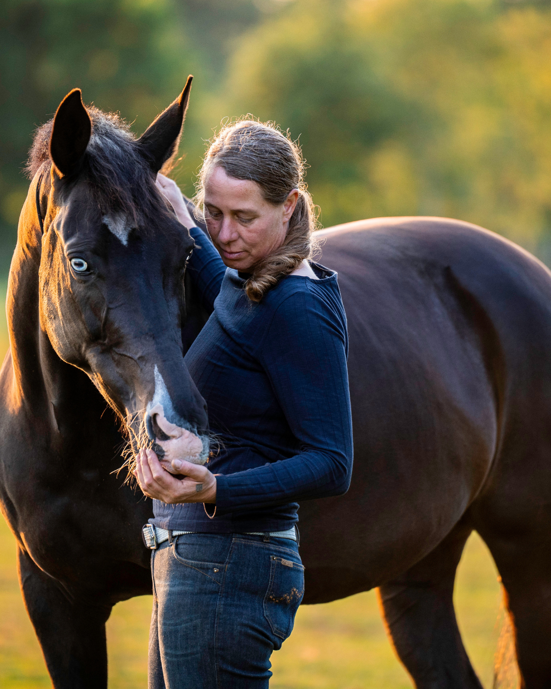 Astrid van der Ploeg met een paard